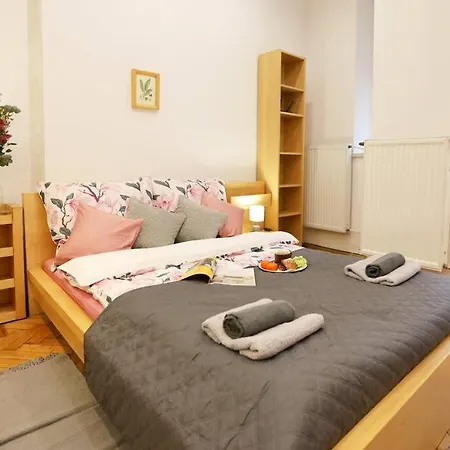 Apartment Batorego Cosy 2 *